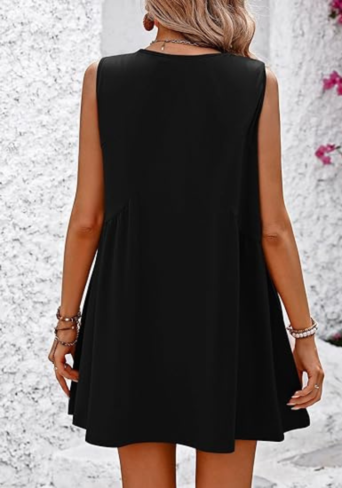 Robe trapèze noire chic de dos